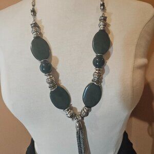 CHICO'S GREEN AND SILVER PLATED BEADED STATEMENT NECKLACE